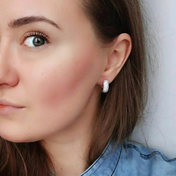 14k White Gold Diamond Cz Huggie Hoop Earrings - Picture 5 of 8